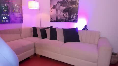 Snapshot of alaiia7 chatting on October 8, 7:51 pm Alaia online show from October 8, 7:51 pm