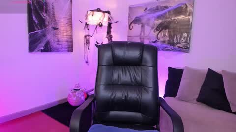 Snapshot of alaiia7 chatting on October 30, 8:32 pm Alaia online show from October 30, 8:32 pm