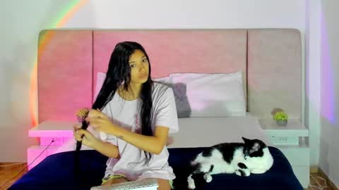 Snapshot of alana__get chatting on January 7, 5:22 am online show from January 7, 5:22 am