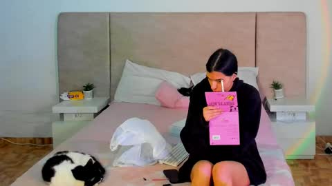 Snapshot of alana__get chatting on October 11, 6:10 pm online show from October 11, 6:10 pm