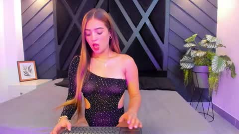 Snapshot of alana_cox_ chatting on October 20, 11:19 pm ALANA COX online show from October 20, 11:19 pm