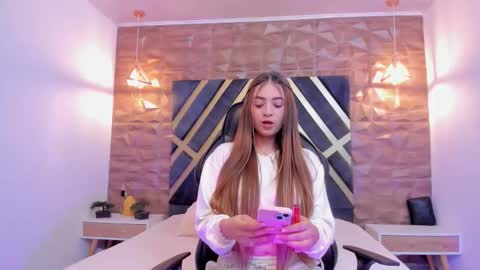 Snapshot of alana_cox_ chatting on October 29, 11:51 pm ALANA COX online show from October 29, 11:51 pm