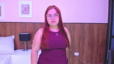 Snapshot of alana_glasses chatting on September 9, 11:54 am Alana online show from September 9, 11:54 am
