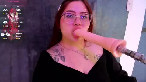 Snapshot of alana_glasses chatting on September 24, 11:53 am Alana online show from September 24, 11:53 am