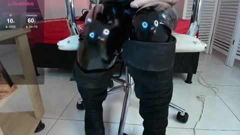 Snapshot of alana_jones__ chatting on September 19, 2:05 pm Alana Jonnes - SwItCh BDSM  SLAVE AND DOMINATRIX  online show from September 19, 2:05 pm