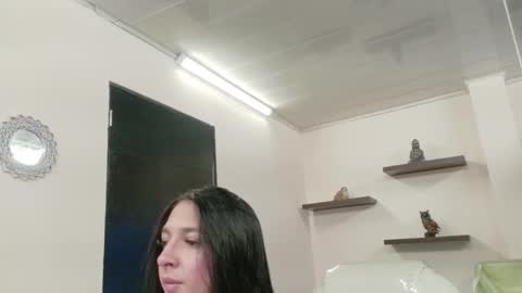 Snapshot of alana_madison chatting on October 31, 11:25 am Maeve online show from October 31, 11:25 am