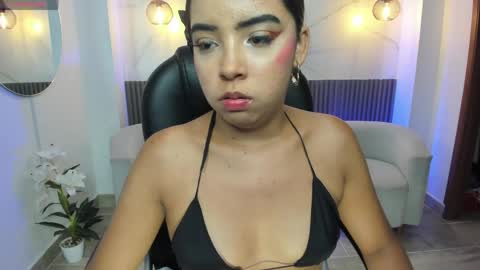 alana  online show from April 30, 9:19 pm