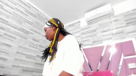 Snapshot of alana_roos chatting on March 1, 6:43 pm Alana online show from March 1, 6:43 pm