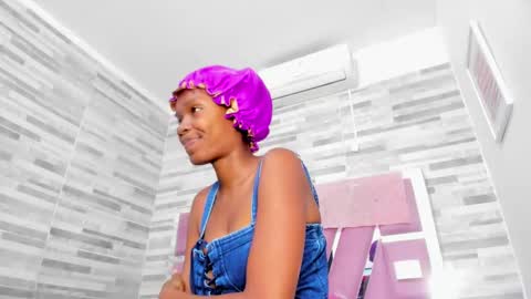 Snapshot of alana_roos chatting on February 21, 6:37 pm Alana online show from February 21, 6:37 pm