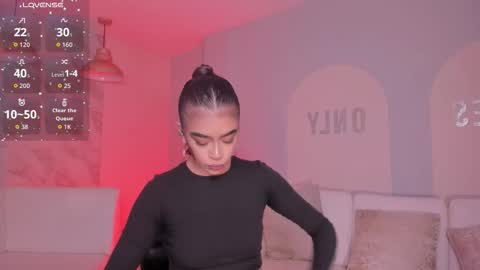 Snapshot of alanacraft chatting on October 31, 2:10 pm Alana online show from October 31, 2:10 pm