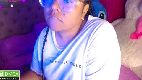 Snapshot of alanna_brunette chatting on October 28, 1:00 am lanna online show from October 28, 1:00 am