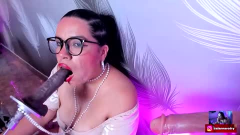 Snapshot of alanna_sloppy chatting on September 24, 2:21 am alana silver online show from September 24, 2:21 am