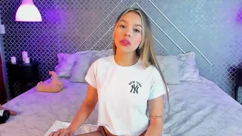 aleja_bloom online show from October 8, 12:20 pm