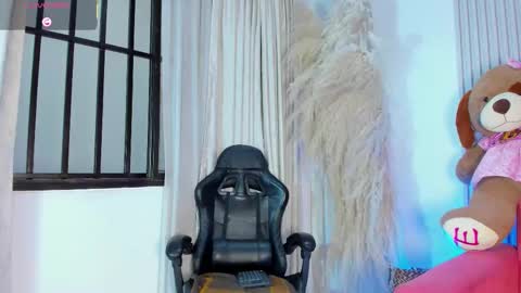 Snapshot of alejagarcia_ chatting on October 15, 10:01 pm CUTE ALEJA online show from October 15, 10:01 pm