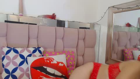 Snapshot of alejandra__hills chatting on January 6, 12:46 pm online show from January 6, 12:46 pm