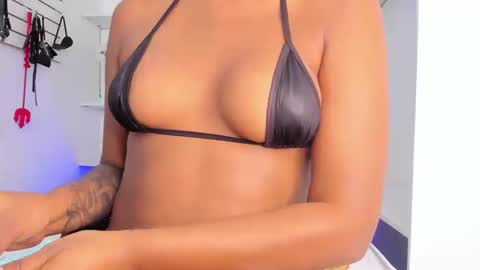 Alejandra online show from September 25, 2:05 pm