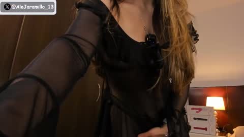 Snapshot of alejaramillo_ chatting on September 28, 5:29 pm Alejandra online show from September 28, 5:29 pm