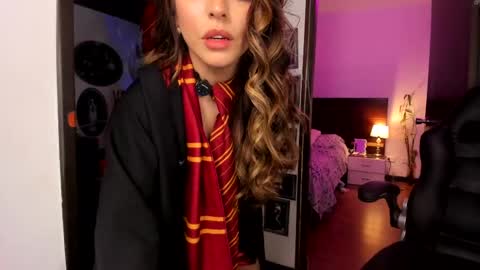 Snapshot of alejaramillo_ chatting on October 21, 6:23 pm Alejandra online show from October 21, 6:23 pm