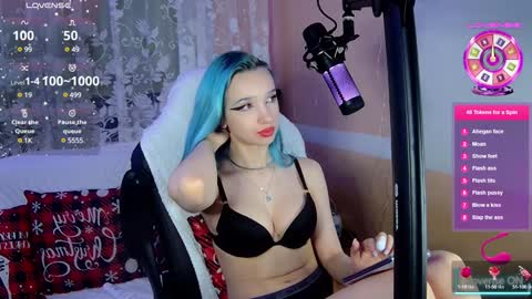 Snapshot of aleksahunt chatting on December 27, 12:07 am Aleksa Hunt online show from December 27, 12:07 am