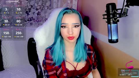 Snapshot of aleksahunt chatting on December 8, 12:18 am Aleksa Hunt online show from December 8, 12:18 am