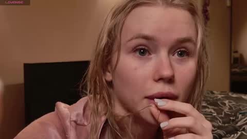 Snapshot of aleksalore chatting on March 9, 6:43 pm Lexi online show from March 9, 6:43 pm