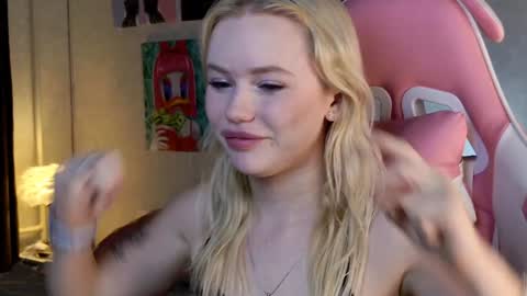 Snapshot of aleksalore chatting on January 24, 7:41 am Lexi online show from January 24, 7:41 am