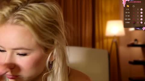 Snapshot of aleksalore chatting on December 23, 4:44 am Lexi online show from December 23, 4:44 am