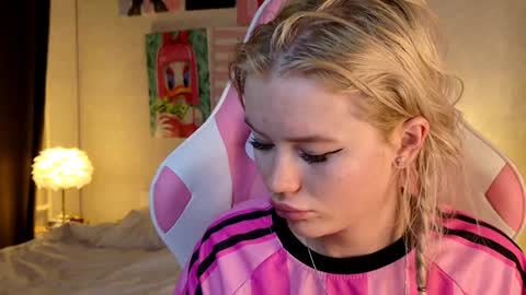 Snapshot of aleksalore chatting on December 31, 4:38 am Lexi online show from December 31, 4:38 am