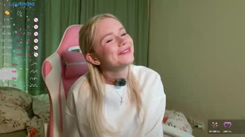 Snapshot of aleksalore chatting on October 4, 3:12 am Lexi online show from October 4, 3:12 am