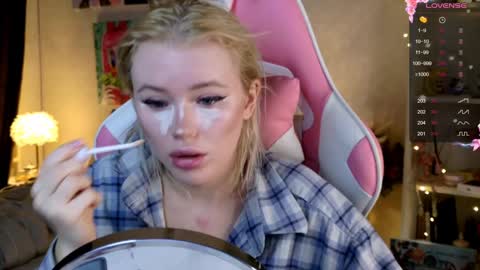 Snapshot of aleksalore chatting on December 9, 4:45 am Lexi online show from December 9, 4:45 am