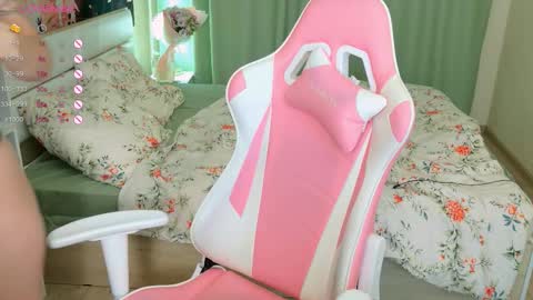 Snapshot of aleksalore chatting on October 18, 3:20 am Lexi online show from October 18, 3:20 am