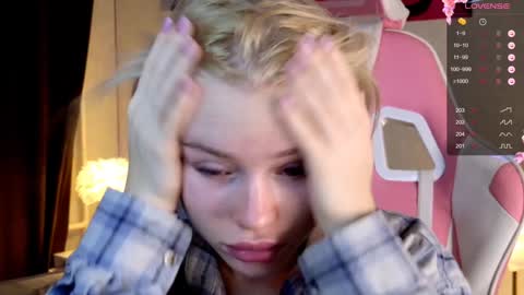 Snapshot of aleksalore chatting on December 8, 4:14 am Lexi online show from December 8, 4:14 am