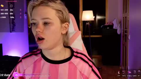 Snapshot of aleksalore chatting on March 3, 4:00 am Lexi online show from March 3, 4:00 am