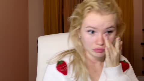 Snapshot of aleksalore chatting on December 26, 5:37 am Lexi online show from December 26, 5:37 am