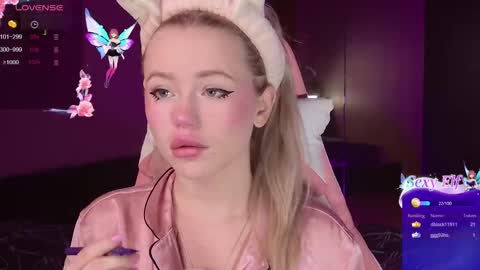 Snapshot of aleksalore chatting on March 7, 3:51 am Lexi online show from March 7, 3:51 am