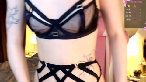 Snapshot of aleksalore chatting on December 5, 4:20 am Lexi online show from December 5, 4:20 am