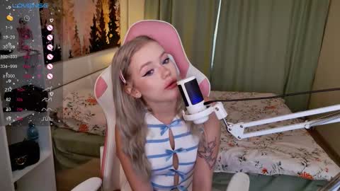 Snapshot of aleksalore chatting on September 20, 3:49 am Lexi online show from September 20, 3:49 am