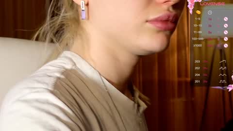 Snapshot of aleksalore chatting on December 22, 7:00 am Lexi online show from December 22, 7:00 am