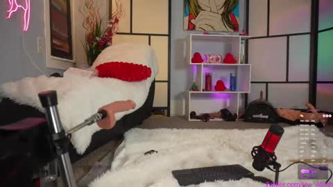Snapshot of alesh_xo chatting on February 13, 4:28 pm Alesh online show from February 13, 4:28 pm