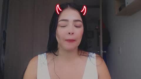 Snapshot of aleska__bell chatting on September 18, 3:32 pm Aleska online show from September 18, 3:32 pm