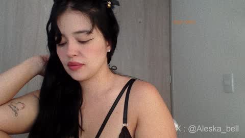 Snapshot of aleska__bell chatting on December 4, 2:04 pm Aleska online show from December 4, 2:04 pm