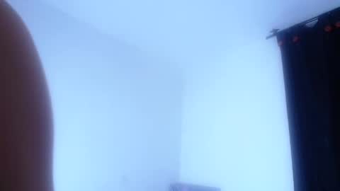 QUEEN OFF MILk  IM BACK  15 NOV online show from September 21, 3:05 am