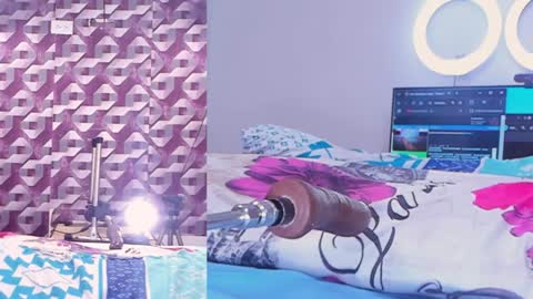 Snapshot of aleska_james chatting on December 26, 11:32 am aleska_james online show from December 26, 11:32 am