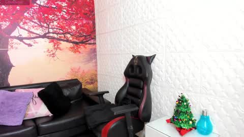 Alessandra online show from December 15, 8:15 pm