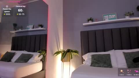 Snapshot of alessia_leroy chatting on October 15, 8:11 pm A L E S S I A online show from October 15, 8:11 pm