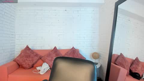 Snapshot of alessia_taylorr chatting on October 27, 12:33 pm Alessia Everyday From 0530 to 1430 Col Time online show from October 27, 12:33 pm