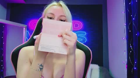 alessiacroft online show from February 24, 6:01 am