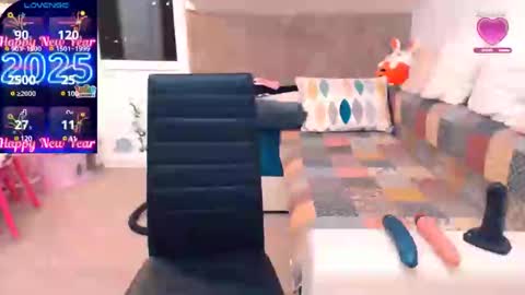 Snapshot of alesyadollblonde chatting on January 4, 7:23 pm AlesyadollBlonde online show from January 4, 7:23 pm