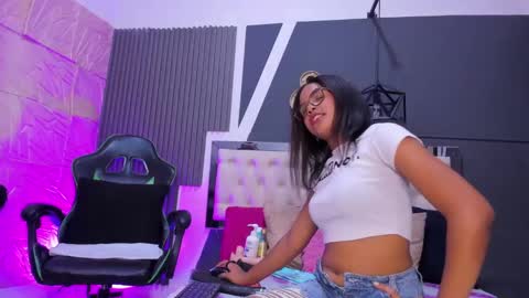 alexa andherson online show from February 1, 7:23 pm