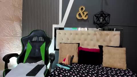 alexa andherson online show from December 9, 6:46 pm